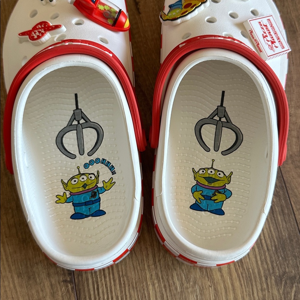 Disney Pizza Planet Toy Story Crocs 8W - Picture 3 of 13